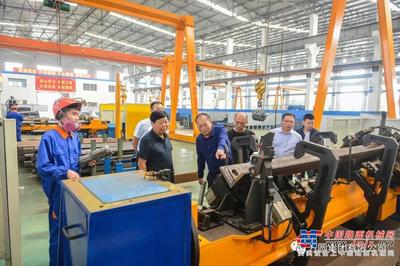 山東廣源集團(tuán)董事長管延松一行參觀考察方圓集團(tuán)裝飾工程